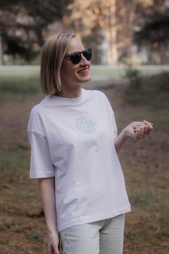 BALTS OVERSIZE T-KREKLS AUSEKLIS