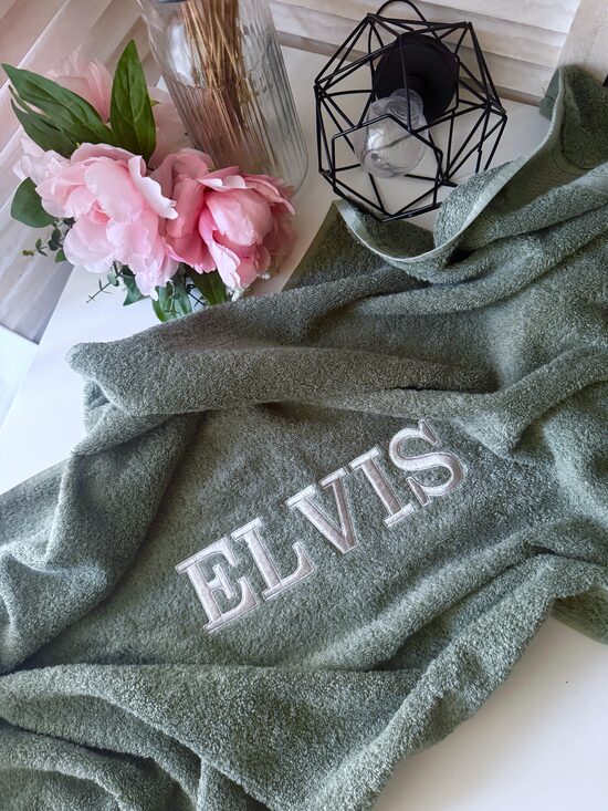 PERSONALIZĒTS OLĪVZAĻAS KRĀSAS DVIELIS