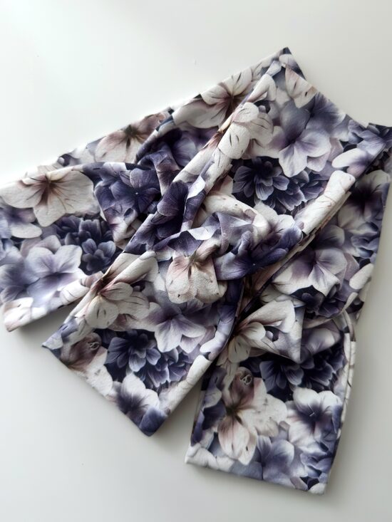 AUSAINE LILLĀ ZIEDI