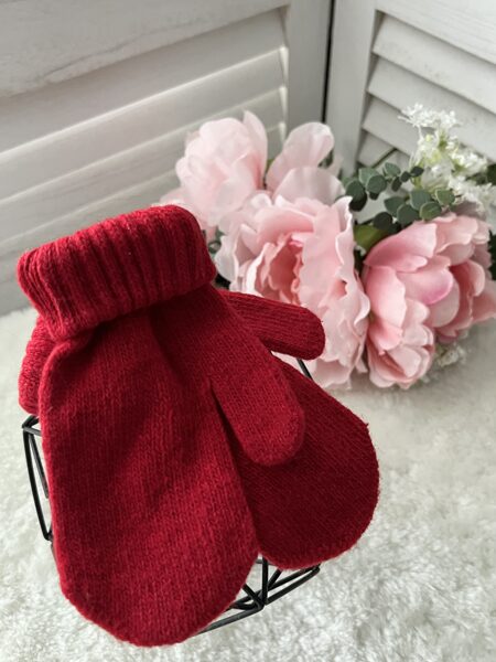 SARKANI DŪRAIŅI AR ATSTAROTĀJU